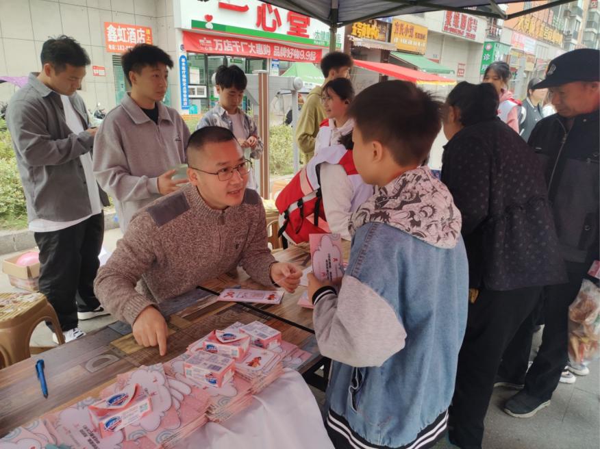 防艾进社区活动图片_20241027_10 防艾进社区活动图片_20241027_10